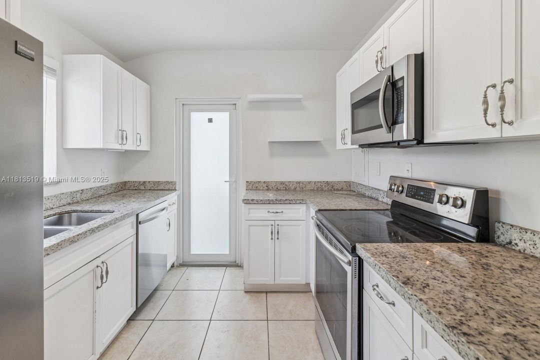 Vendido Recientemente: $800,000 (3 camas, 2 baños, 1921 Pies cuadrados)