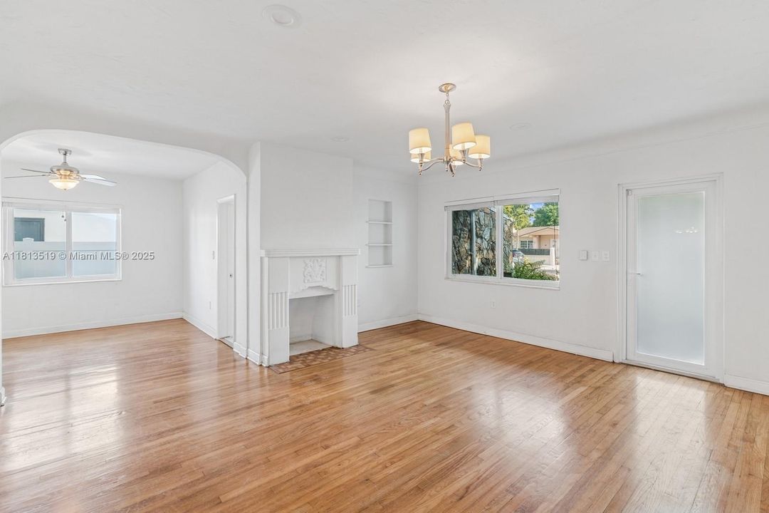 Vendido Recientemente: $800,000 (3 camas, 2 baños, 1921 Pies cuadrados)