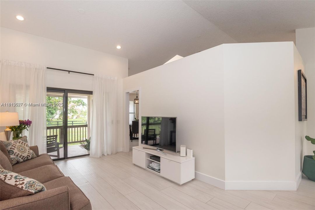 最近租的: $4,400 (3 贝兹, 2 浴室, 2652 平方英尺)