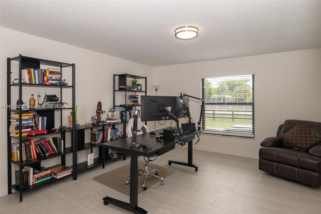 最近租的: $4,400 (3 贝兹, 2 浴室, 2652 平方英尺)