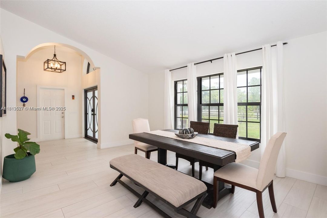 最近租的: $4,400 (3 贝兹, 2 浴室, 2652 平方英尺)