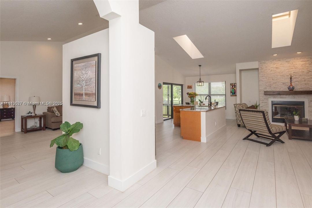 最近租的: $4,400 (3 贝兹, 2 浴室, 2652 平方英尺)