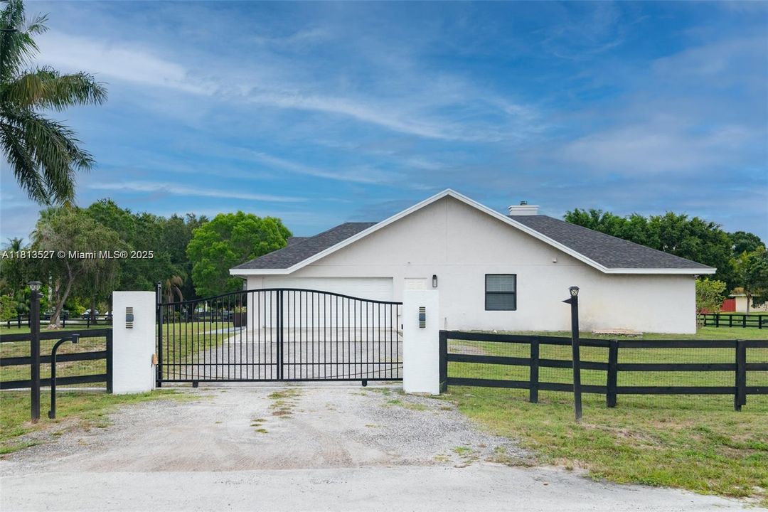 最近租的: $4,400 (3 贝兹, 2 浴室, 2652 平方英尺)