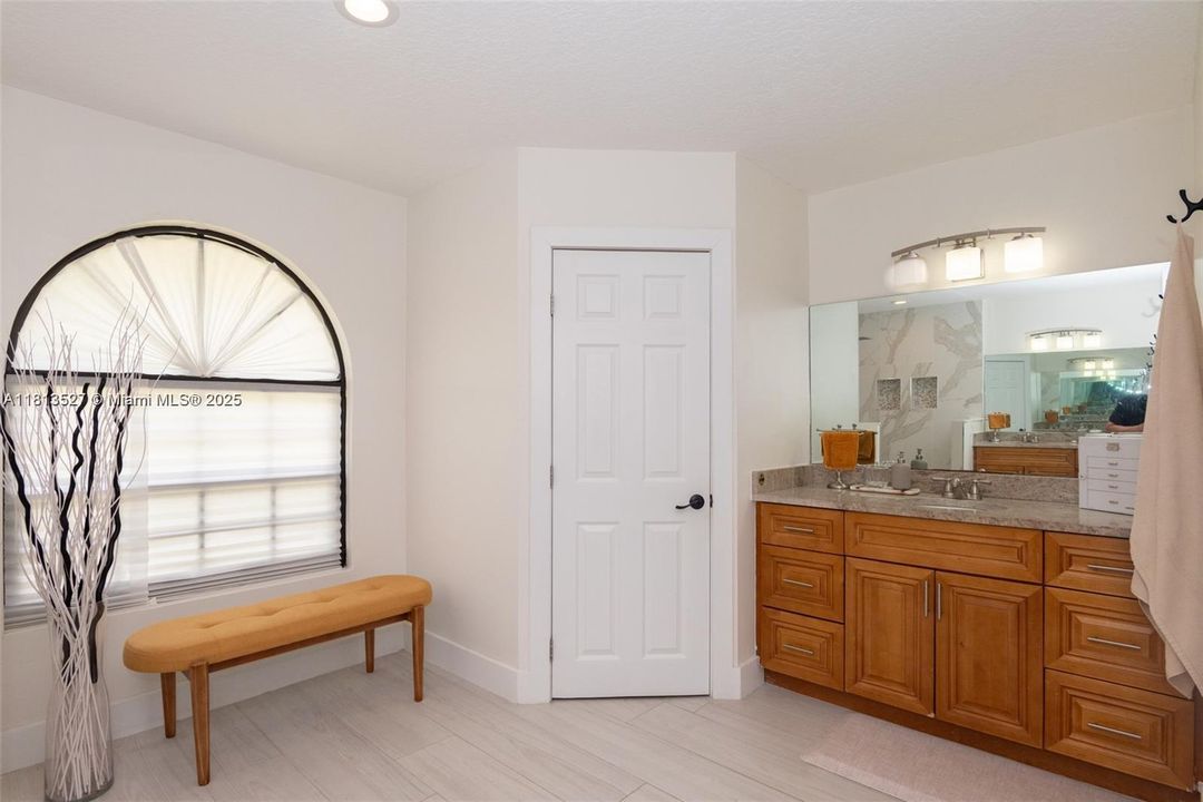 最近租的: $4,400 (3 贝兹, 2 浴室, 2652 平方英尺)