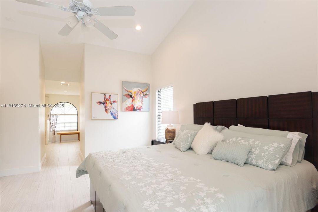 最近租的: $4,400 (3 贝兹, 2 浴室, 2652 平方英尺)