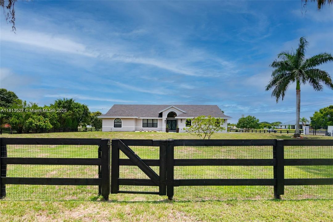 最近租的: $4,400 (3 贝兹, 2 浴室, 2652 平方英尺)