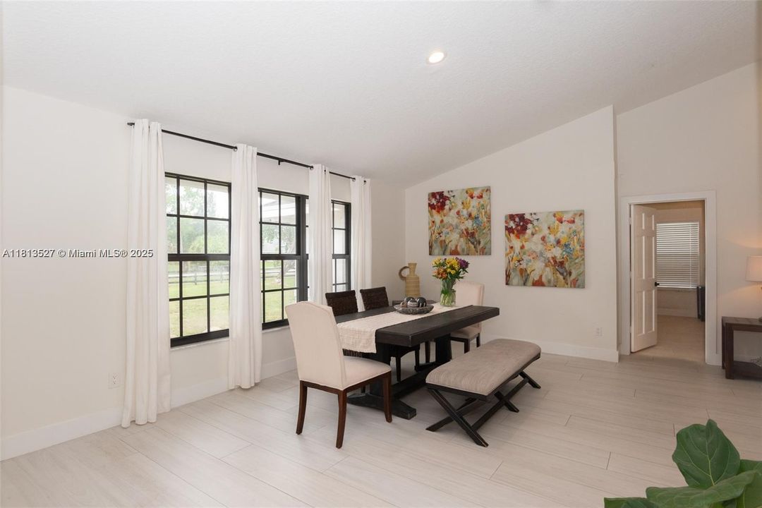 最近租的: $4,400 (3 贝兹, 2 浴室, 2652 平方英尺)