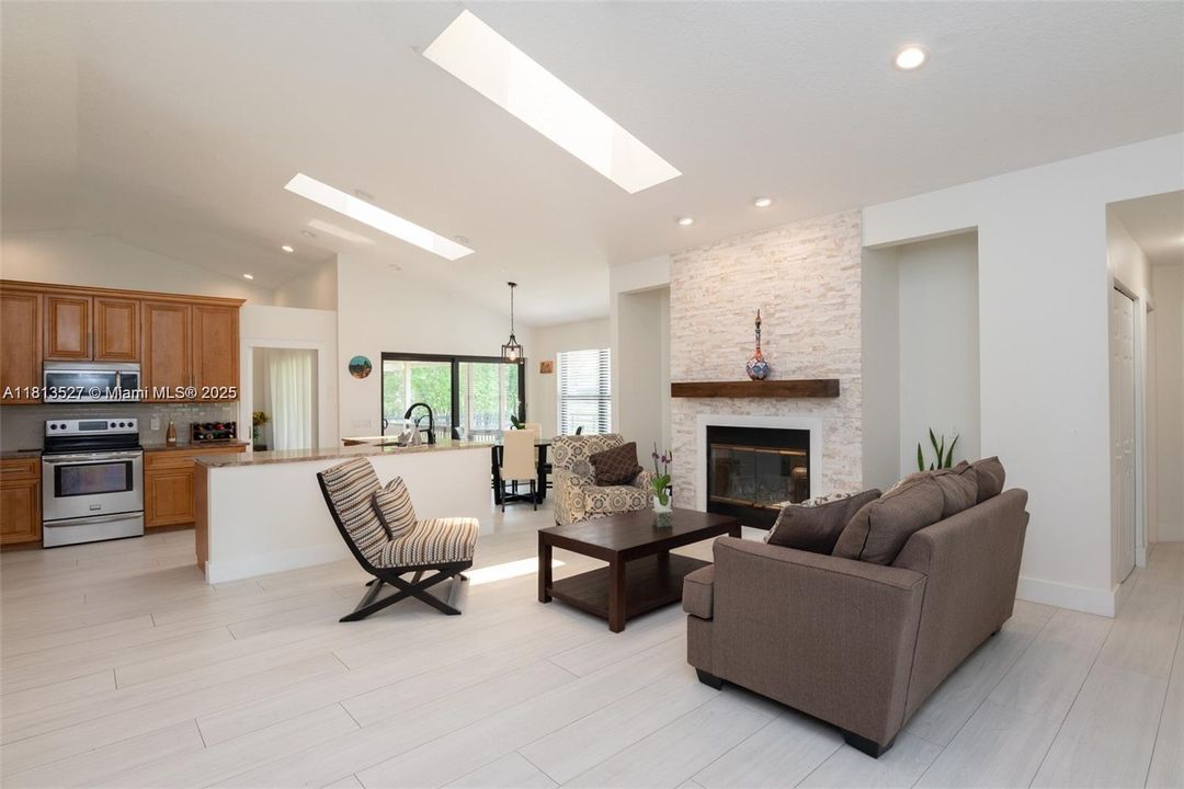 最近租的: $4,400 (3 贝兹, 2 浴室, 2652 平方英尺)