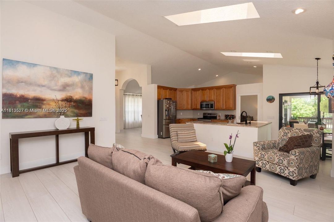 最近租的: $4,400 (3 贝兹, 2 浴室, 2652 平方英尺)