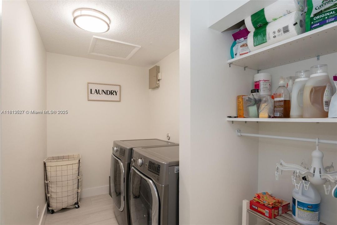 最近租的: $4,400 (3 贝兹, 2 浴室, 2652 平方英尺)