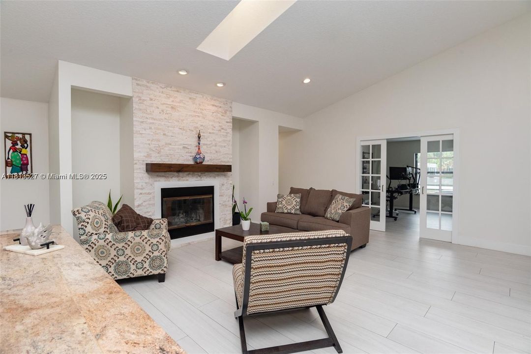 最近租的: $4,400 (3 贝兹, 2 浴室, 2652 平方英尺)