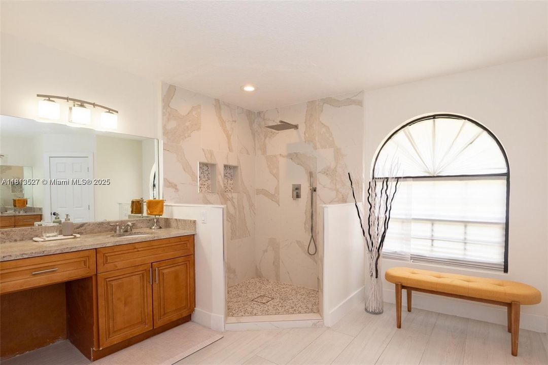 最近租的: $4,400 (3 贝兹, 2 浴室, 2652 平方英尺)