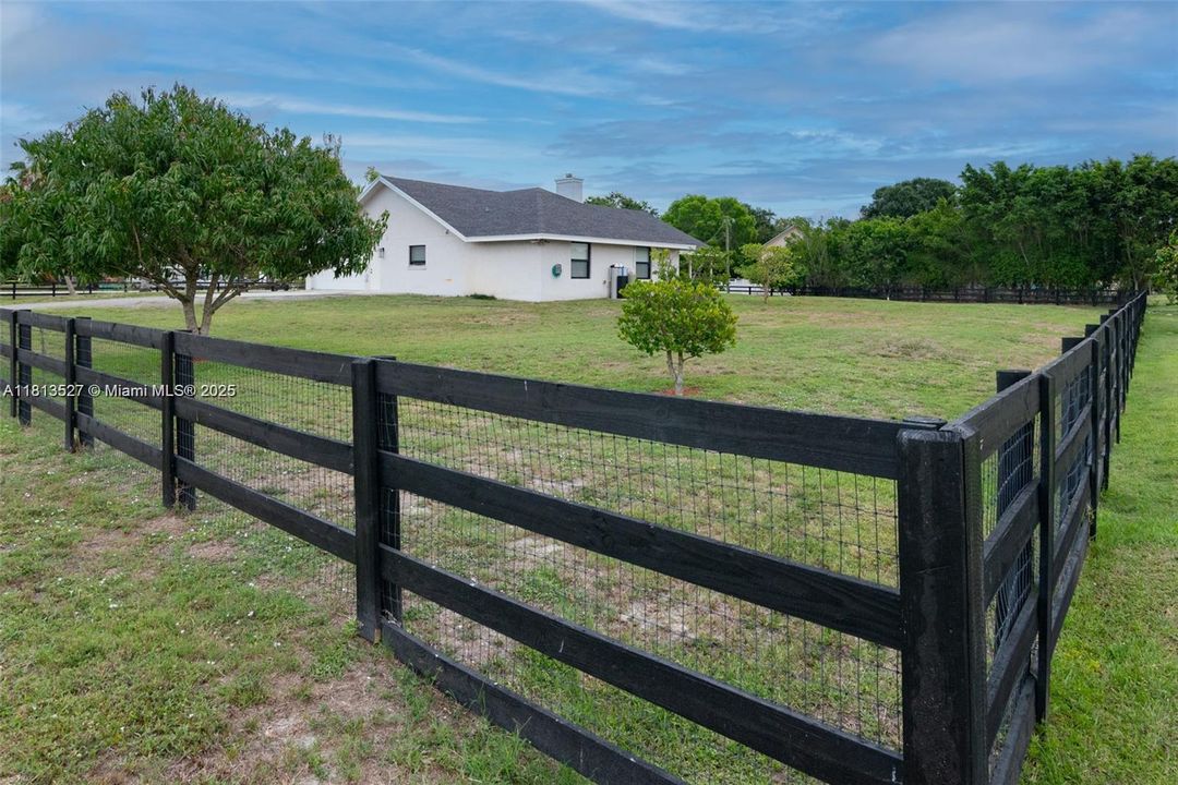 最近租的: $4,400 (3 贝兹, 2 浴室, 2652 平方英尺)