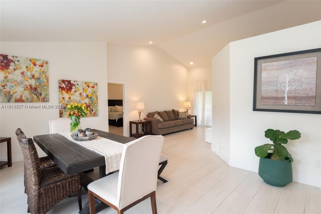 最近租的: $4,400 (3 贝兹, 2 浴室, 2652 平方英尺)