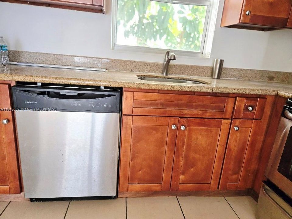 最近租的: $1,995 (1 贝兹, 1 浴室, 628 平方英尺)