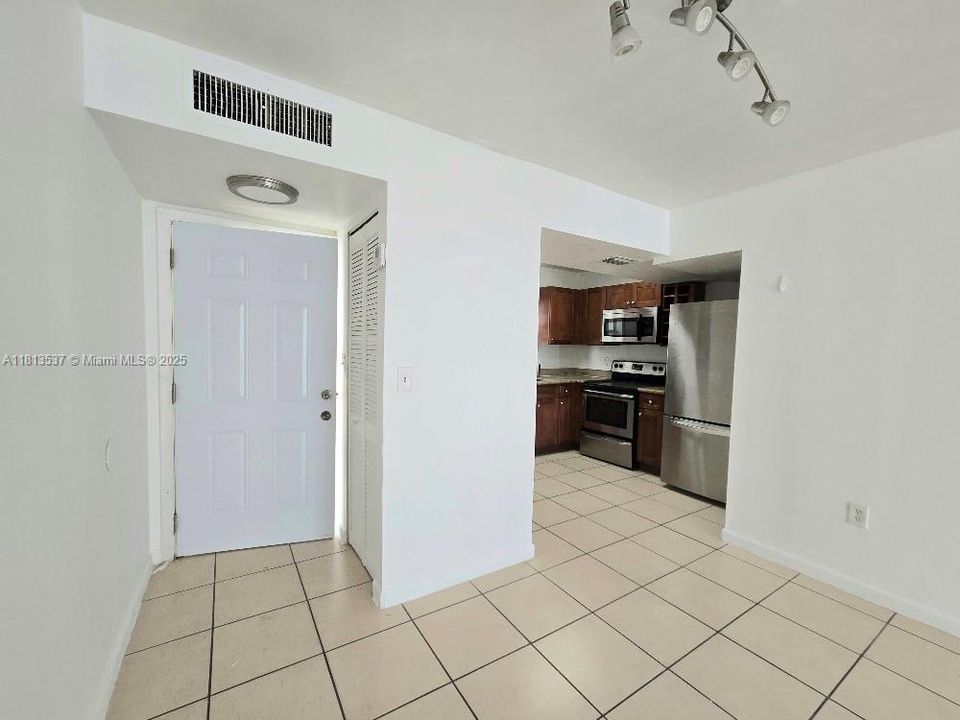 最近租的: $1,995 (1 贝兹, 1 浴室, 628 平方英尺)