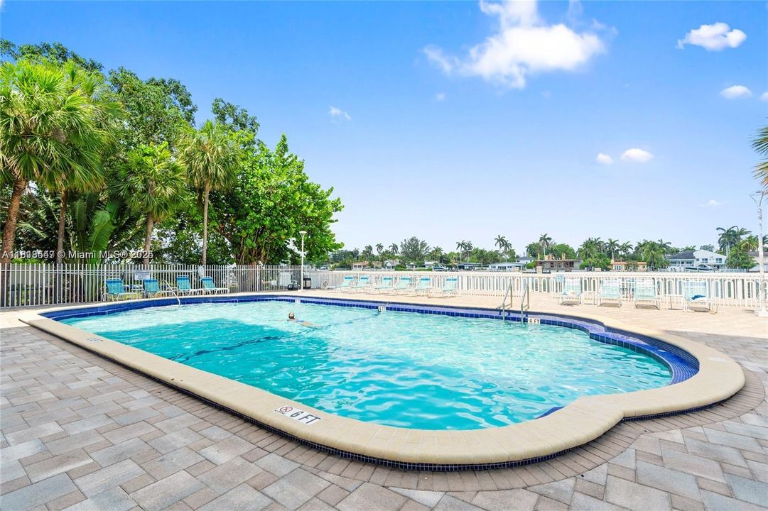 For Sale: $360,000 (2 beds, 2 baths, 1178 Square Feet)