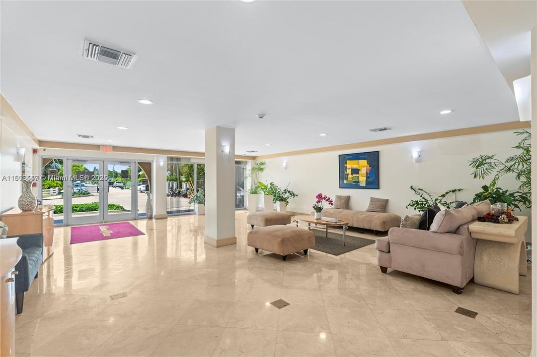 For Sale: $360,000 (2 beds, 2 baths, 1178 Square Feet)