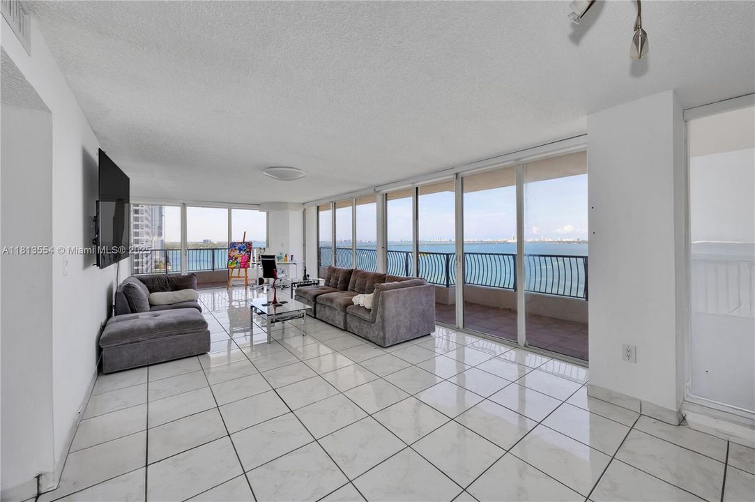 最近售出: $535,000 (2 贝兹, 2 浴室, 1160 平方英尺)