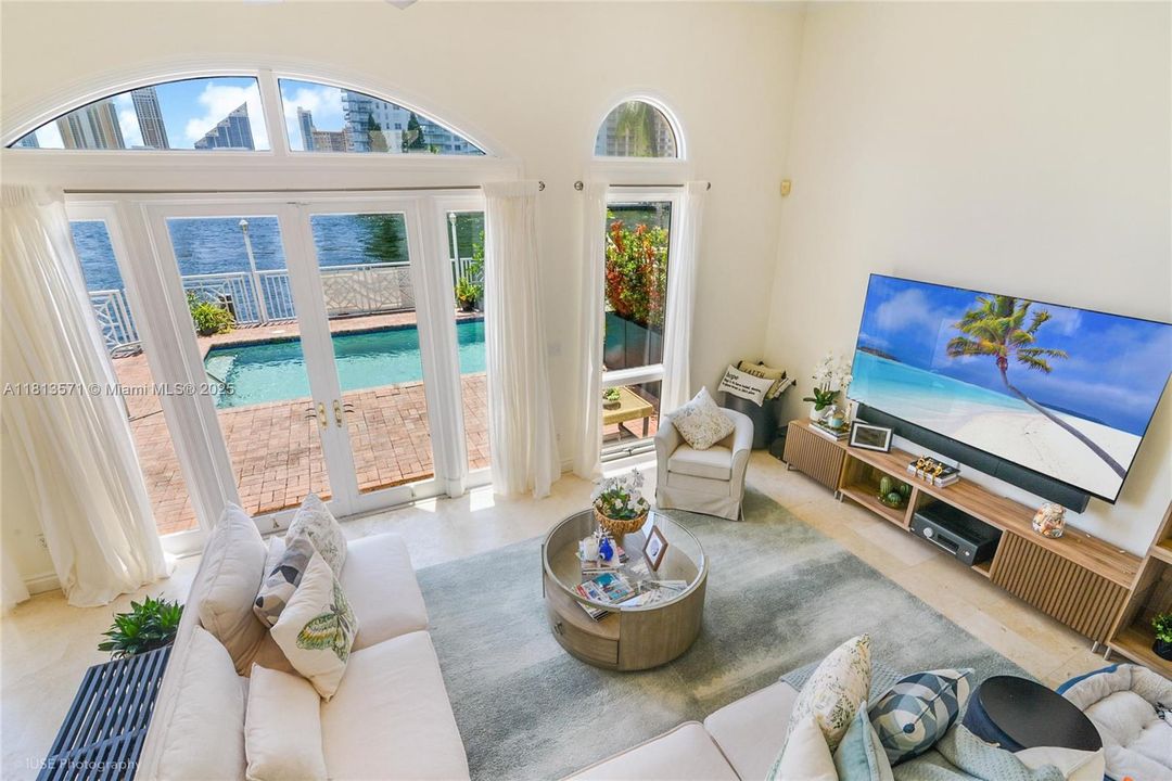 Recently Rented: $10,500 (3 beds, 3 baths, 2310 Square Feet)