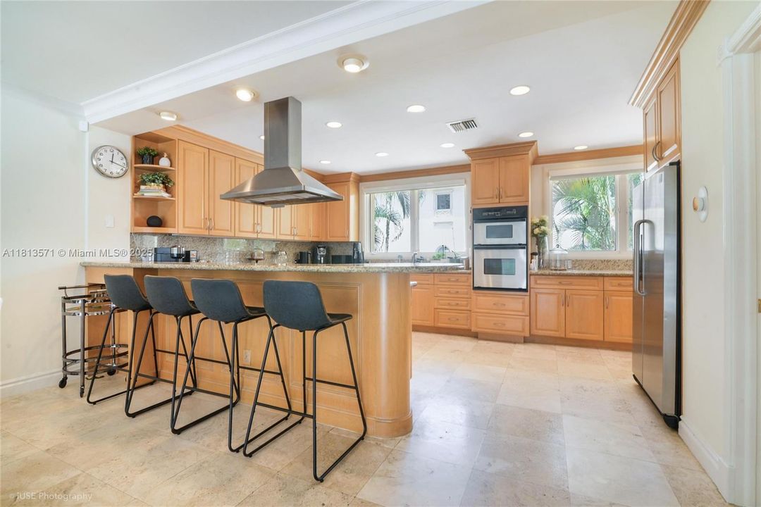 Recently Rented: $10,500 (3 beds, 3 baths, 2310 Square Feet)