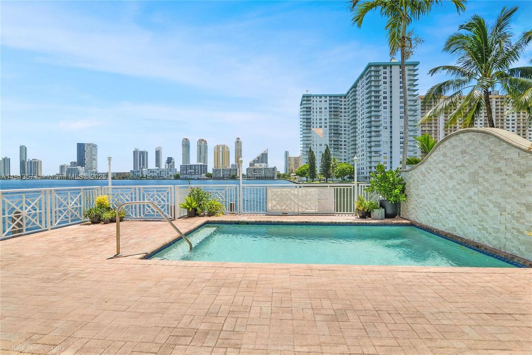 Recently Rented: $10,500 (3 beds, 3 baths, 2310 Square Feet)