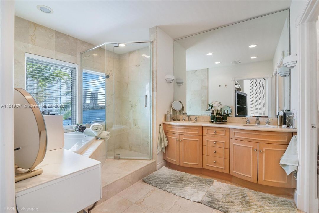 Recently Rented: $10,500 (3 beds, 3 baths, 2310 Square Feet)