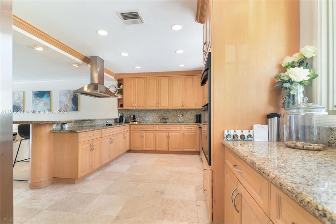 Recently Rented: $10,500 (3 beds, 3 baths, 2310 Square Feet)