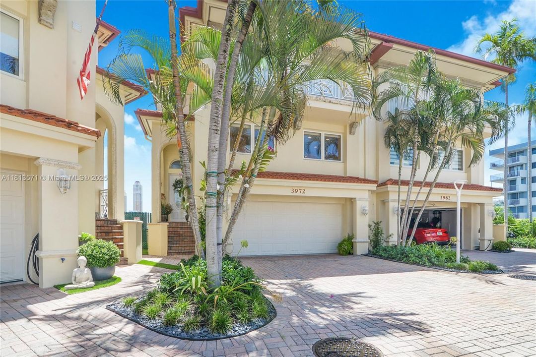 Recently Rented: $10,500 (3 beds, 3 baths, 2310 Square Feet)