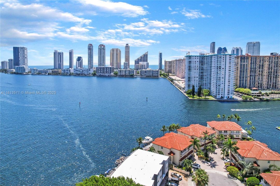 Recently Rented: $10,500 (3 beds, 3 baths, 2310 Square Feet)