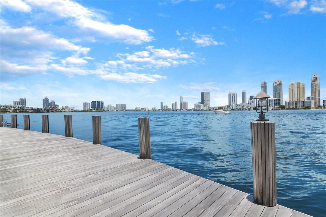 Recently Rented: $10,500 (3 beds, 3 baths, 2310 Square Feet)