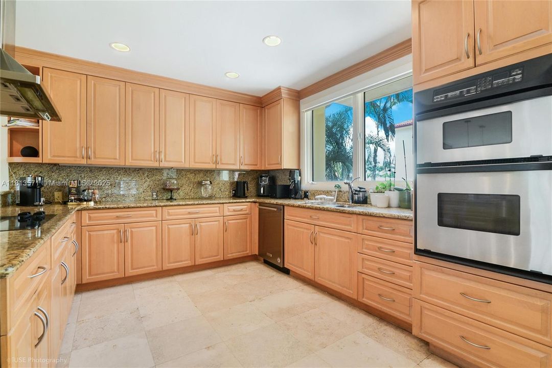 Recently Rented: $10,500 (3 beds, 3 baths, 2310 Square Feet)