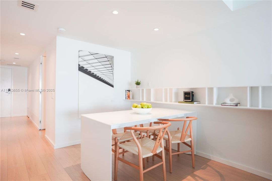 На продажу: $825,000 (0 спален, 1 ванн, 537 Квадратных фут)