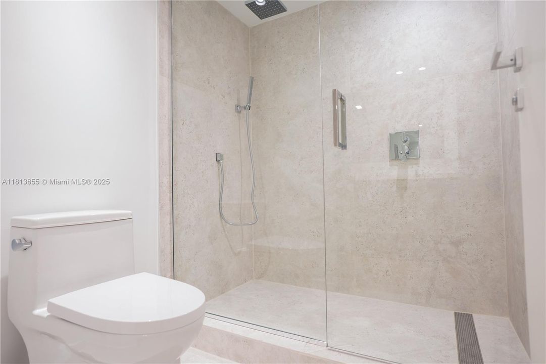 На продажу: $825,000 (0 спален, 1 ванн, 537 Квадратных фут)