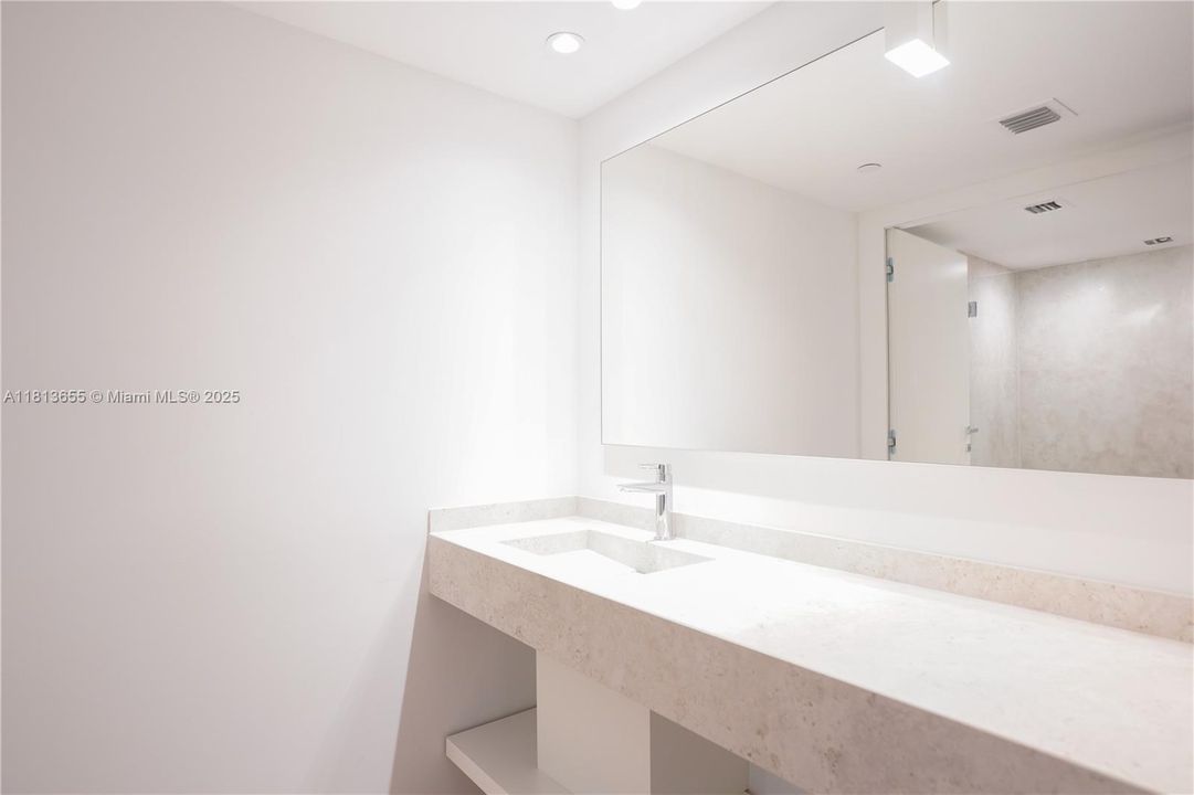 На продажу: $825,000 (0 спален, 1 ванн, 537 Квадратных фут)