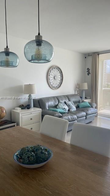 Vendido Recientemente: $549,000 (2 camas, 1 baños, 1086 Pies cuadrados)