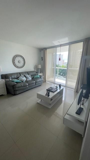 Vendido Recientemente: $549,000 (2 camas, 1 baños, 1086 Pies cuadrados)