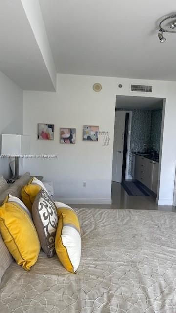 Vendido Recientemente: $549,000 (2 camas, 1 baños, 1086 Pies cuadrados)