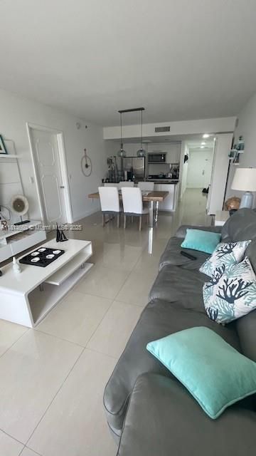 Vendido Recientemente: $549,000 (2 camas, 1 baños, 1086 Pies cuadrados)