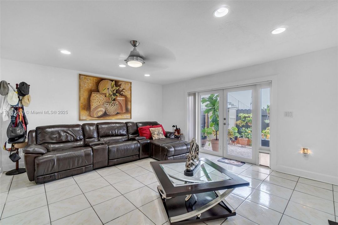 For Sale: $475,000 (3 beds, 2 baths, 1484 Square Feet)