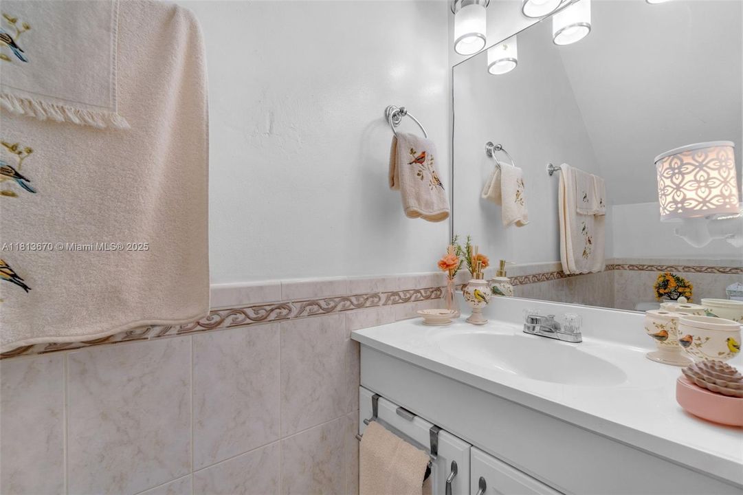 For Sale: $475,000 (3 beds, 2 baths, 1484 Square Feet)