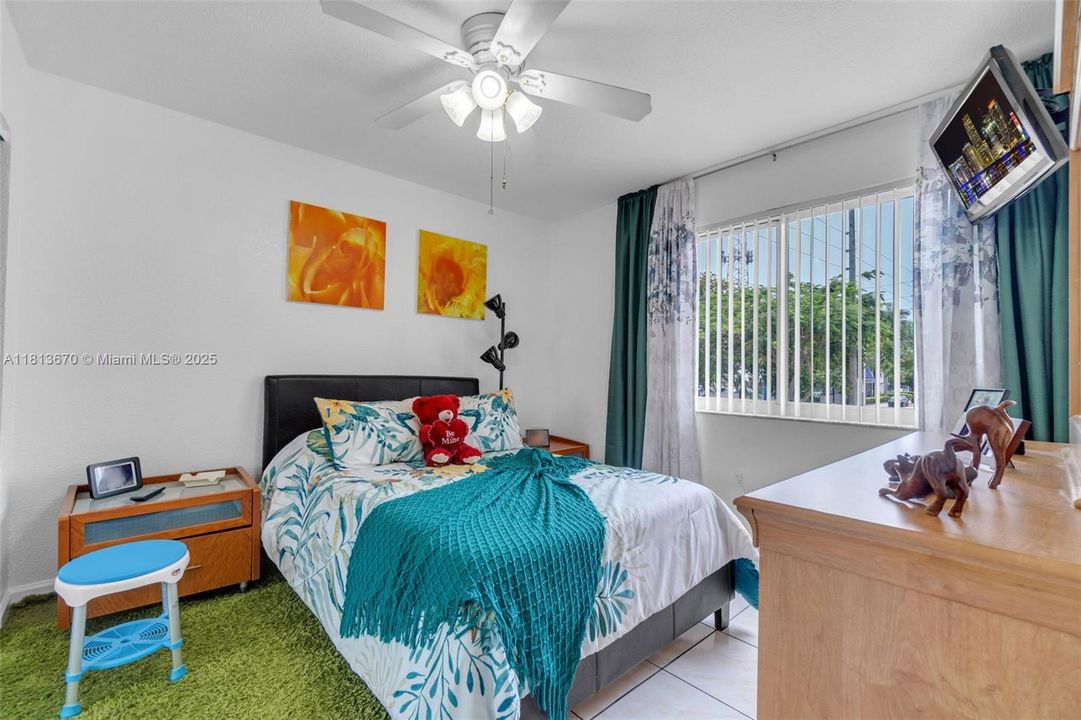 For Sale: $475,000 (3 beds, 2 baths, 1484 Square Feet)