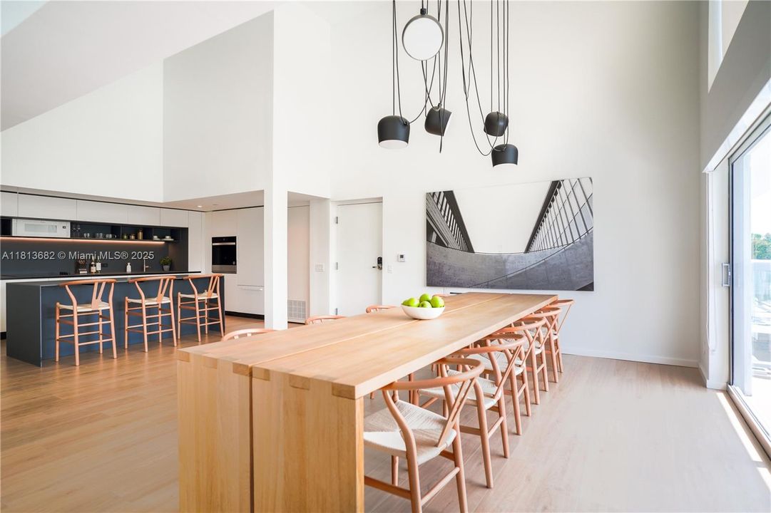 待售: $4,650,000 (3 贝兹, 3 浴室, 2424 平方英尺)