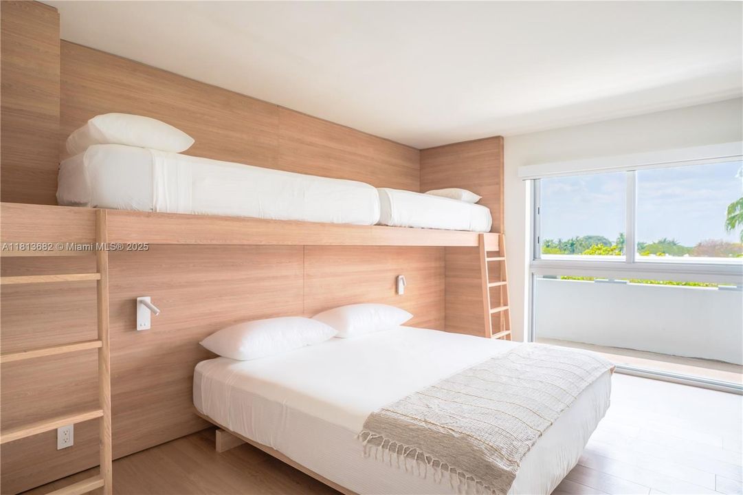 待售: $4,650,000 (3 贝兹, 3 浴室, 2424 平方英尺)