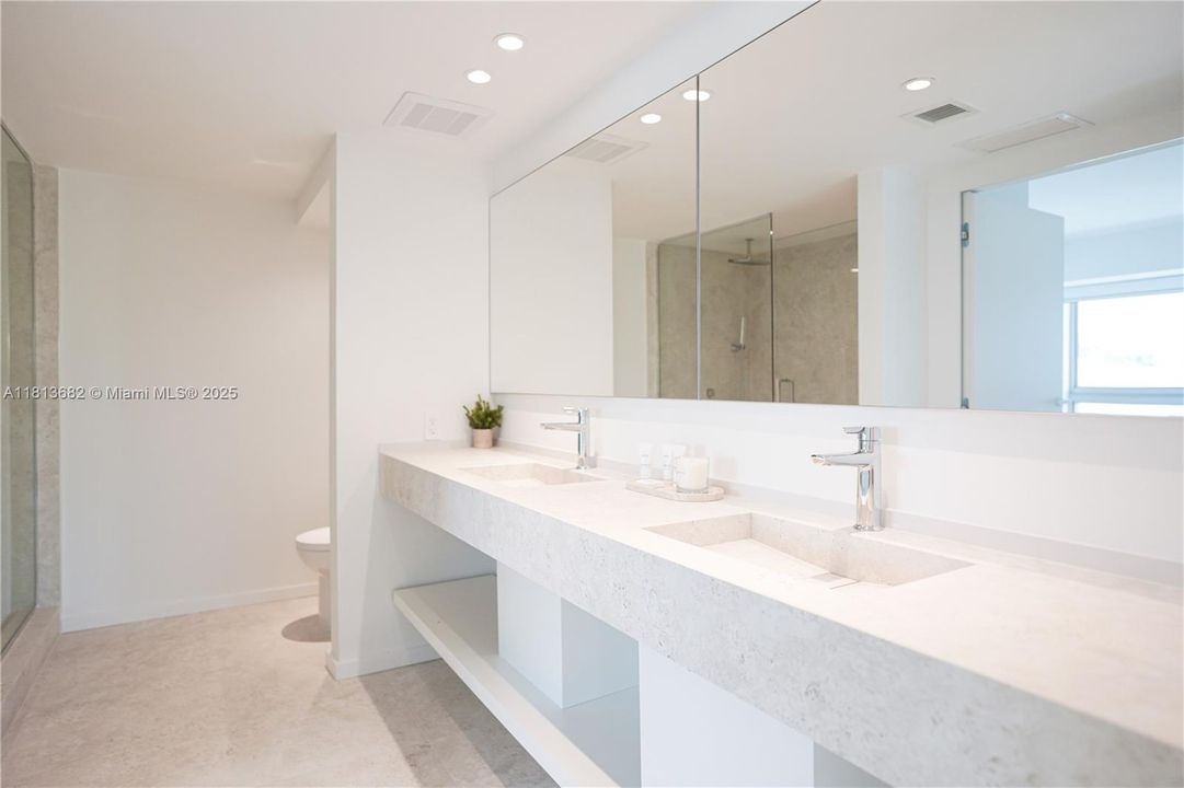 待售: $4,650,000 (3 贝兹, 3 浴室, 2424 平方英尺)