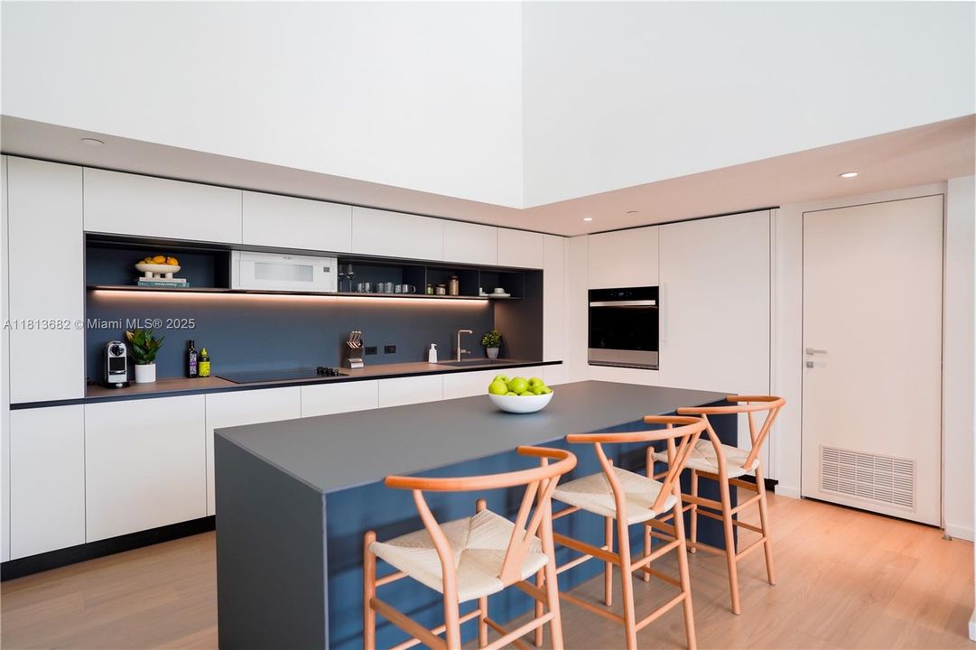 待售: $4,650,000 (3 贝兹, 3 浴室, 2424 平方英尺)