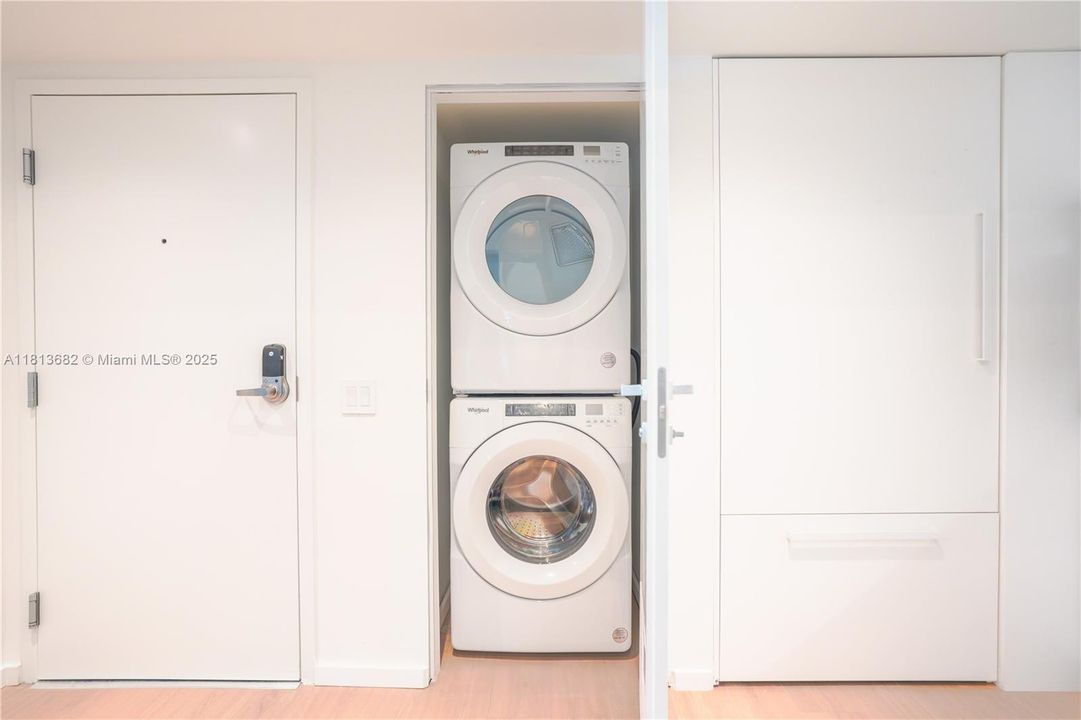 待售: $4,650,000 (3 贝兹, 3 浴室, 2424 平方英尺)