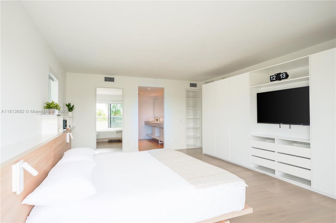 待售: $4,650,000 (3 贝兹, 3 浴室, 2424 平方英尺)