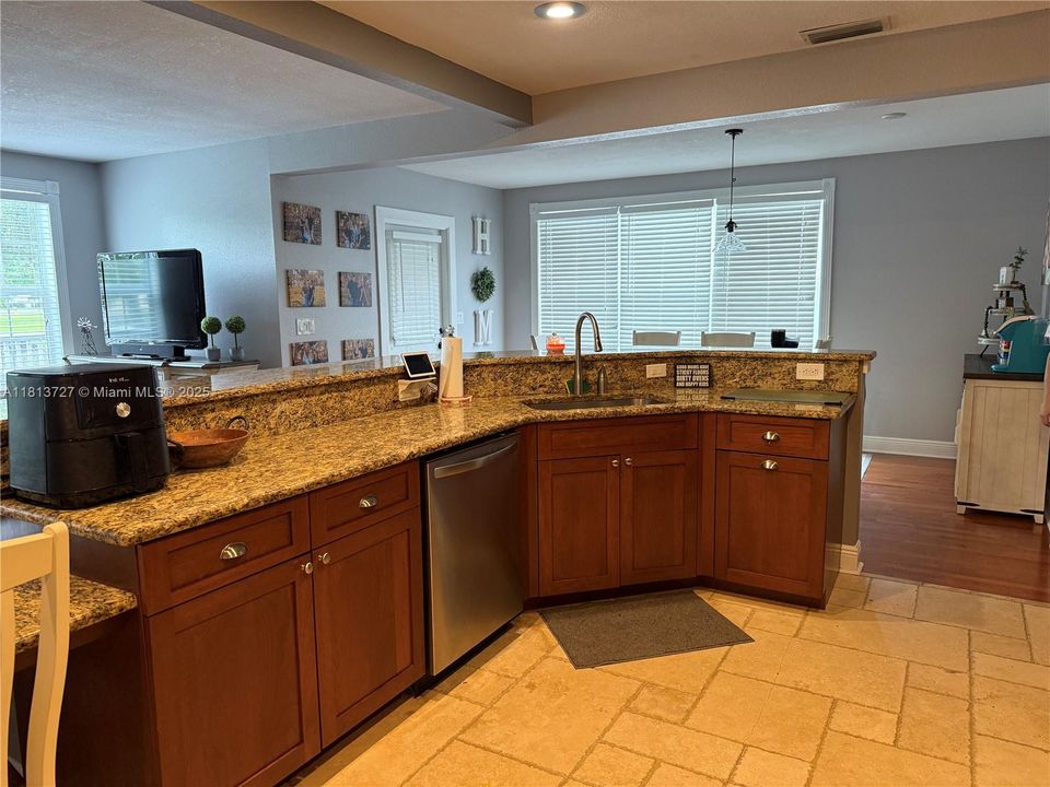 На продажу: $375,000 (4 спален, 2 ванн, 0 Квадратных фут)