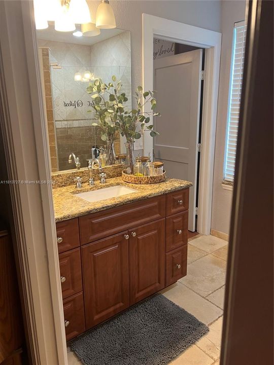 На продажу: $375,000 (4 спален, 2 ванн, 0 Квадратных фут)